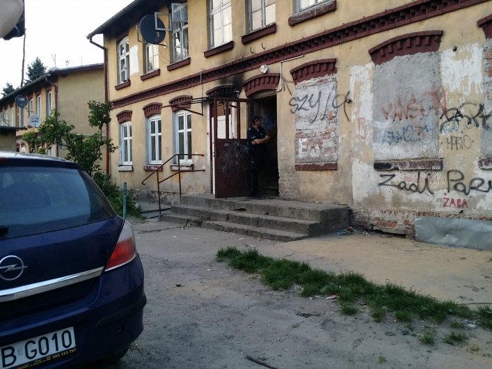 18-letni nożownik zatrzymany na Wiejskiej. Ranna policjantka