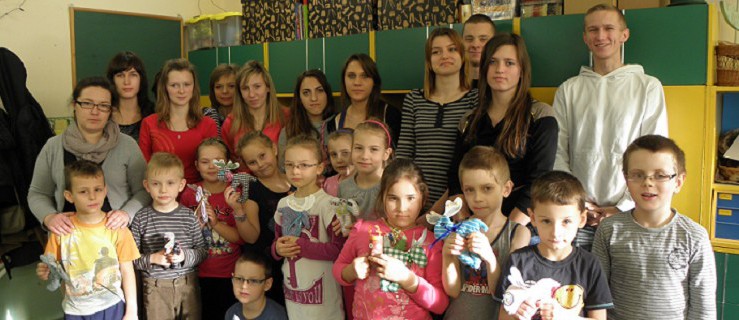 Mikołajkowe spotkanie międzypokoleniowe. Efekt? Piękne ozdoby bożonarodzeniowe