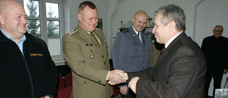 Wyróżnieni przez Prezydenta Elbląga. Mundurowi otrzymali dyplomy