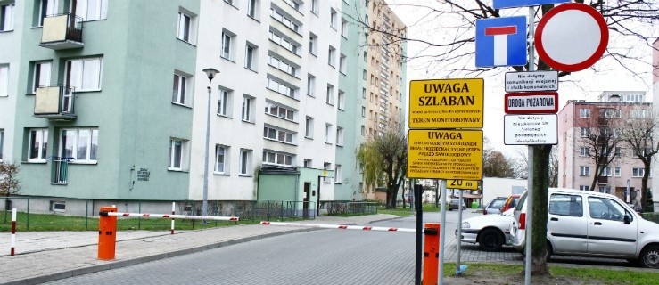 Szlabanów w Elblągu jest coraz więcej - jeden z nich przy Władysława IV
