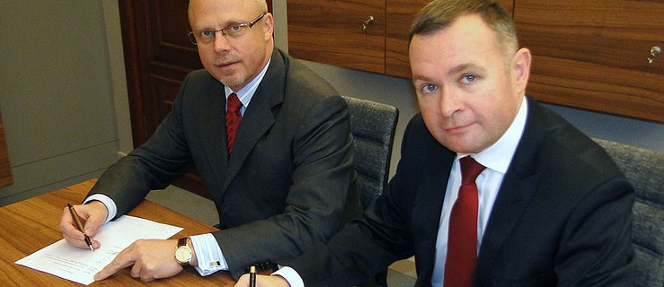 Grzegorz Nowaczyk, prezydent Elbląga i Jacek Protas, marszałek województwa warmińsko-mazurskiego podpisali dziś umowę na dofinansowanie projektu