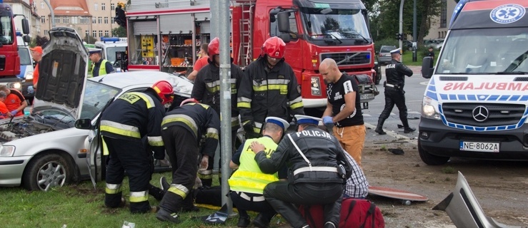 21-latka nadal w ciężkim stanie. Policja apeluje do świadków zdarzenia przy al. Armii Krajowej