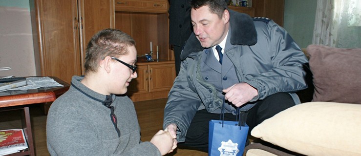 Dwudziestolatek, który uratował rodzinę przed zaczadzeniem, otrzymał nagrodę za bohaterski czyn