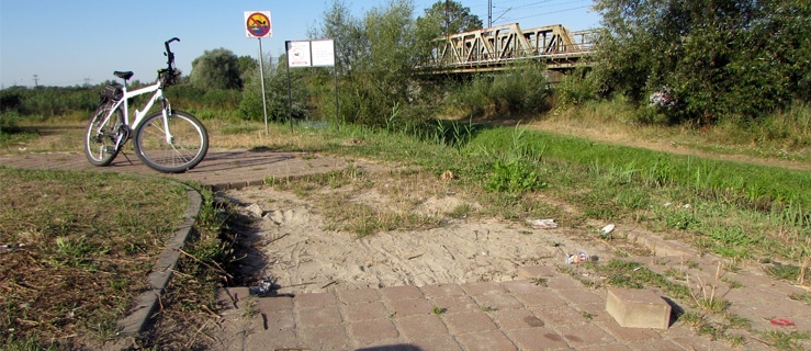 Po naszej interwencji uprzątną ścieżkę rowerową