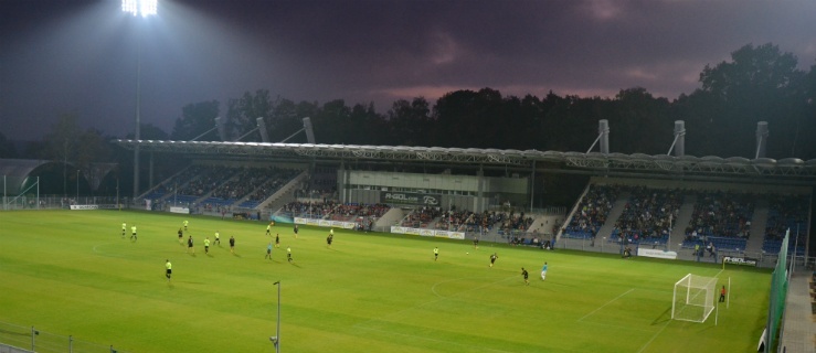 Stadion w Ostródzie kontra stadion w Elblągu. Jak długo będą czekać kibice?