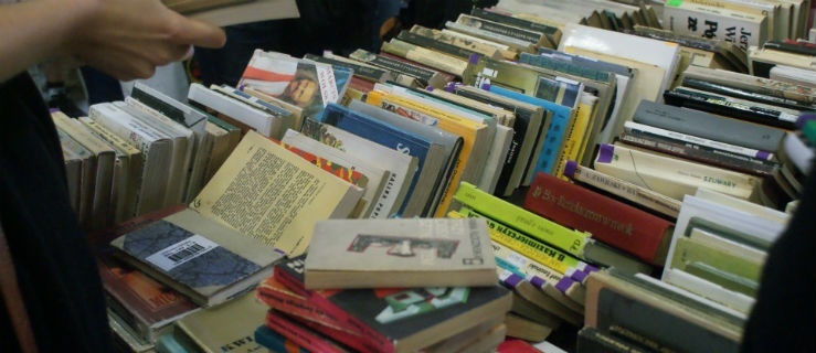 Za nami kiermasz książek w bibliotece. Zobacz naszą fotorelację