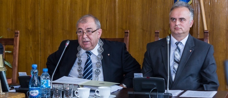Jerzy Wilk jako Przewodniczący RM (po lewej)