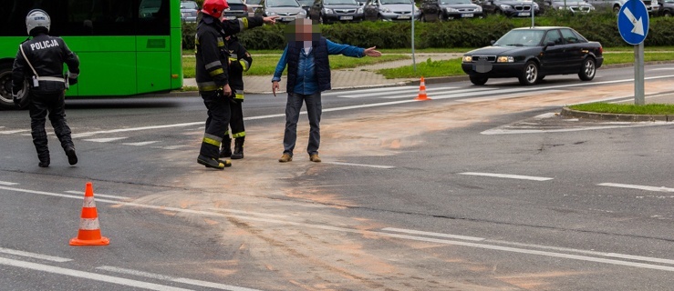 Uwaga kierowcy! Plama oleju na Królewieckiej