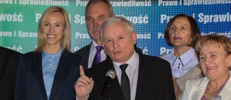 Ostateczne wyniki wyborów: PiS 37.58%, PO 24.09%. KORWiN i Zjednoczona Lewica poza Parlamentem