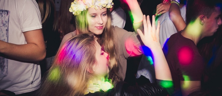 Tak bawiliście się na Fluo Party w „Sąsiadach” - zdjęcia