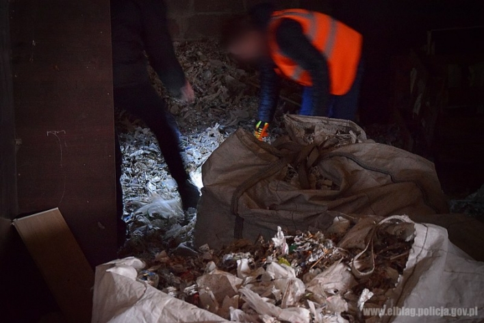 220 ton nielegalnych brytyjskich odpadów pod Elblągiem