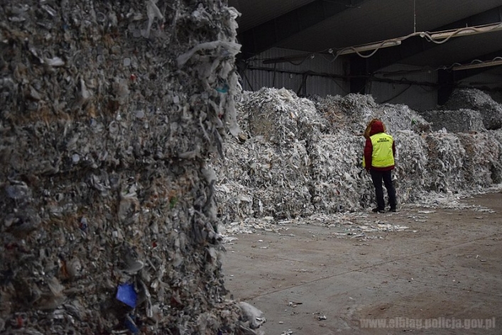 220 ton nielegalnych brytyjskich odpadów pod Elblągiem