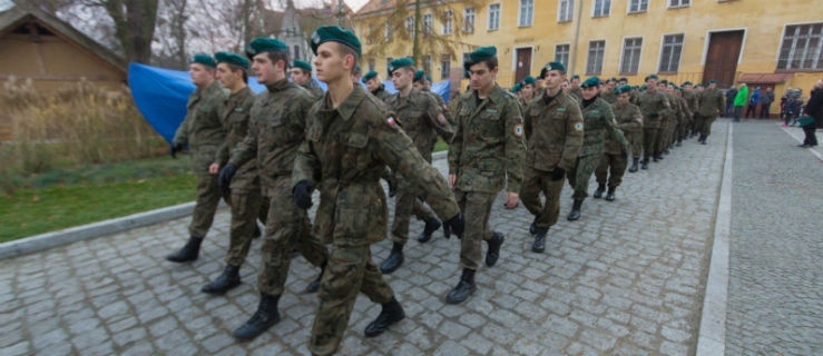 Jedyny taki Marsz Podchorążych w Polsce. Uczniowie przeszli ulicami Starego Miasta