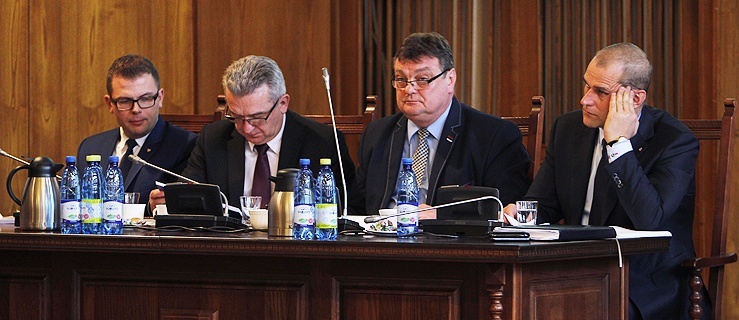 Wróblewski i wiceprezydenci. Jacek Boruszka pierwszy z lewej