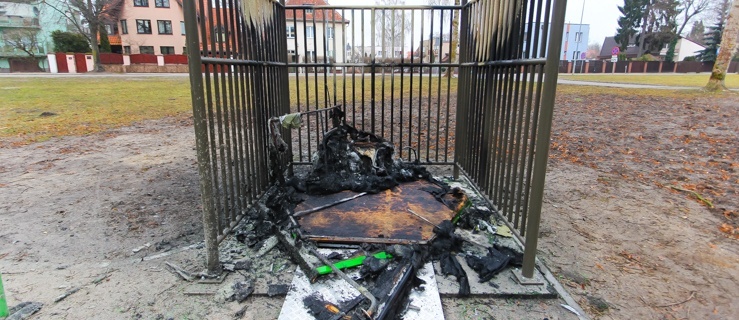 Przenośna toaleta przy Green Velo spłonęła doszczętnie