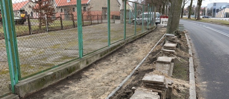 Moniuszki z nowym chodnikiem