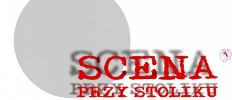 Grace i Gloria na Scenie przy stoliku