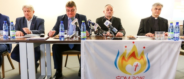 Od lewej: Marek Wnuk, Witold Wróblewski, bp Jacek Jezierski, ks. Wojciech Skibicki