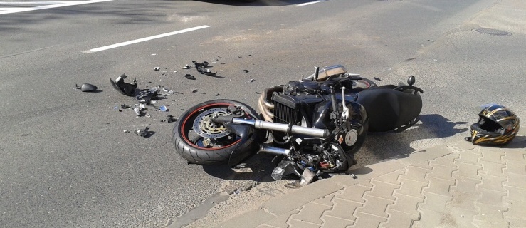 Kolizja samochodu osobowego z motocyklem