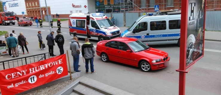 Potrącenie na przejściu dla pieszych. Jedna osoba w szpitalu