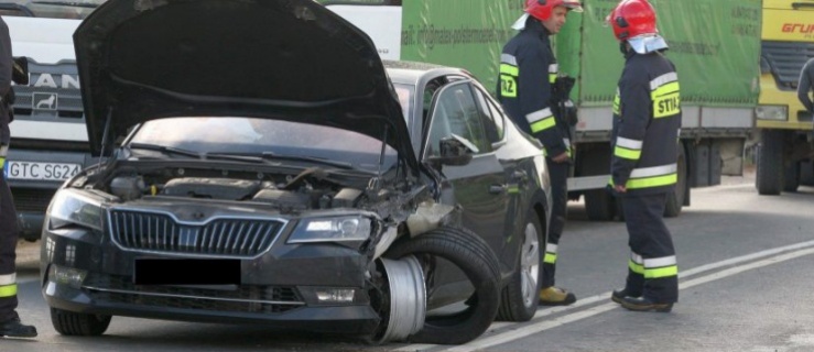 Tak wygląda skoda, którą podróżował inspektor Szymczyk. Zdaniem miejscowych policjantów, wypadek to tylko 