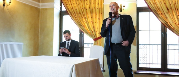 Janusz Korwin-Mikke jajecznicy już nie usmaży (felieton)
