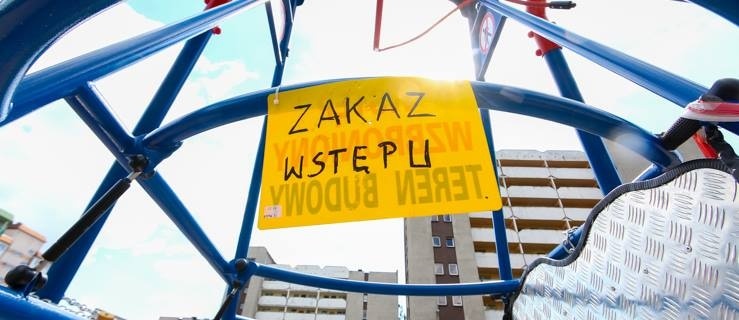 Huśtawka nieczynna do... ogrodzenia (+ zdjęcia)