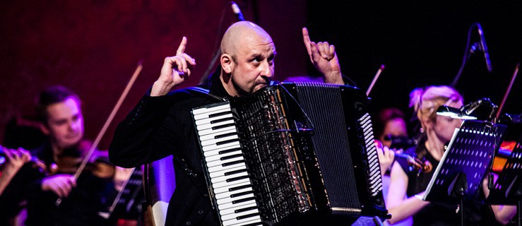 Piazzola, Chopin, Kilar, Szostakowicz i inni - Motion Trio z Elbląską Orkiestrą na Walentynki