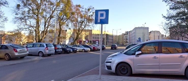 8 miejsc parkingowych wyłącznie dla 