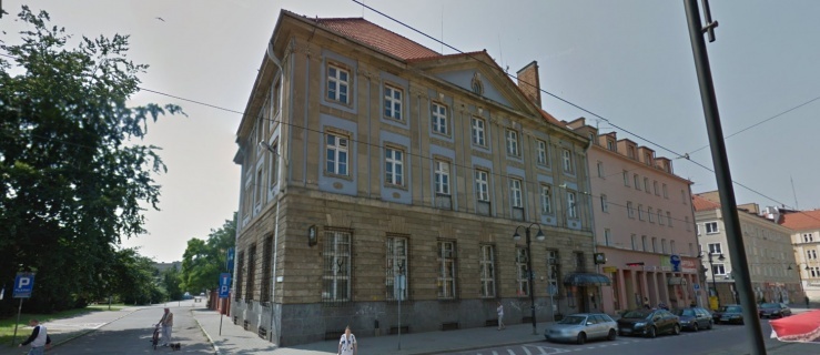 Skarb w ścianie budynku banku?