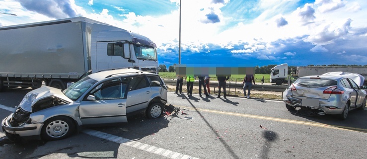 Karambol na „7”: 5 samochodów, 2 osoby poszkodowane