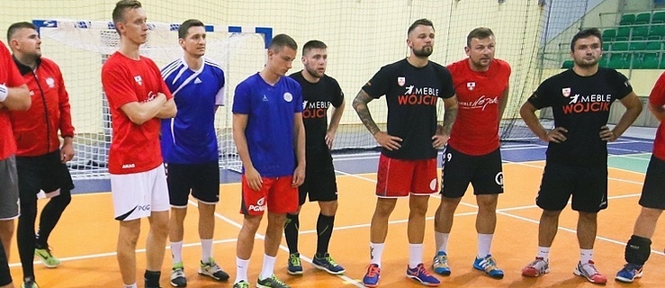 Meble Wójcik pod ścianą przed rozpoczęciem Superligi