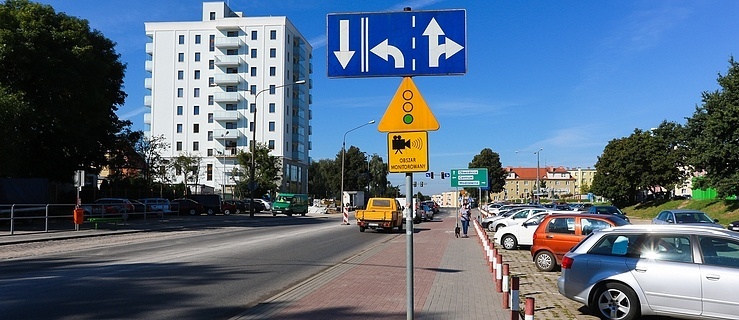 Trwają prace na ul. Piłsudskiego. Już wkrótce pojawi się nowy pas (+ foto)