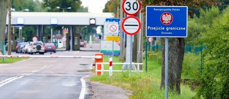 Mały ruch graniczny wstrzymany, zaufanie do Rządu szybuje w górę