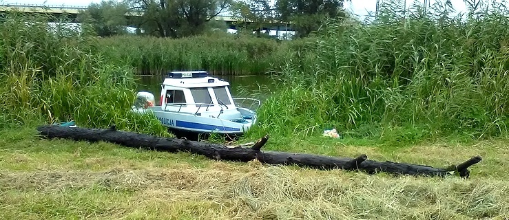 Patrol wodny wezwany do... dryfującej kłody