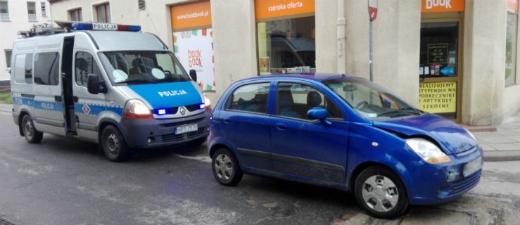 Wjechał w tramwaj i uciekł. Policja poszukuje kierowcy