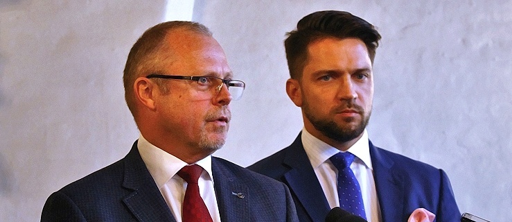 Samorządowcy są zdani na samych siebie?