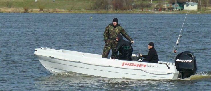 Mikoszewo. Wydobyli samochód z Wisły. Wewnątrz były ludzkie kości