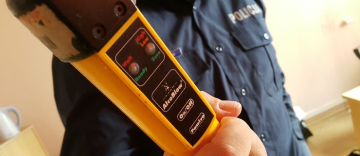 Policjanci interweniowali wobec pijanych rodziców 