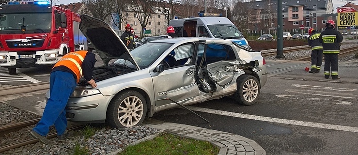 Zderzenie samochodu z tramwajem