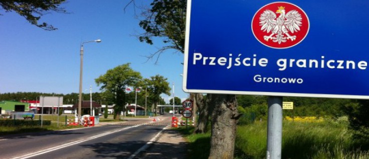 Strażnik graniczny przemytnikiem papierosów