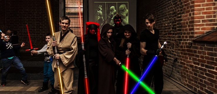Imperium zaatakowało Bibliotekę Elbląską! Świetlne miecze skrzyżowane (+foto)