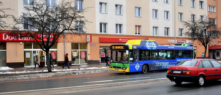 Podróż autobusem to dobra okazja, by poczytać... na przykład Herberta