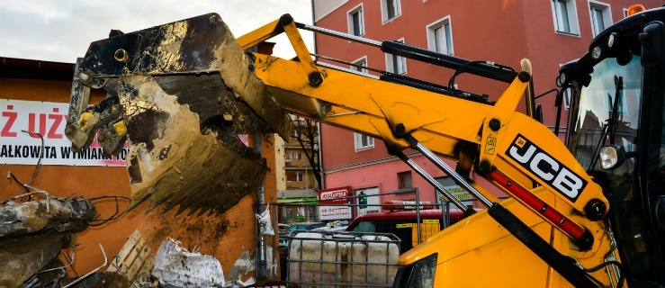 Ulica Mączna: zasypują były skład opału (+ foto)