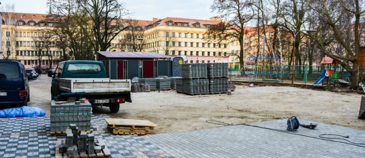 Droga osiedlowa przy ul. Giermków: powstają miejsca postojowe (+ foto)