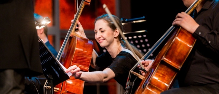 Przedświąteczne kolędowanie z muzykami EOK w Teatrze im. Aleksandra Sewruka w Elblągu,