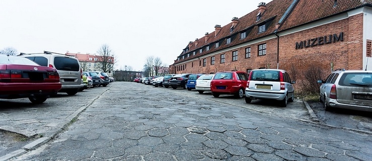 Parking przed Muzeum nie doczeka się naprawy