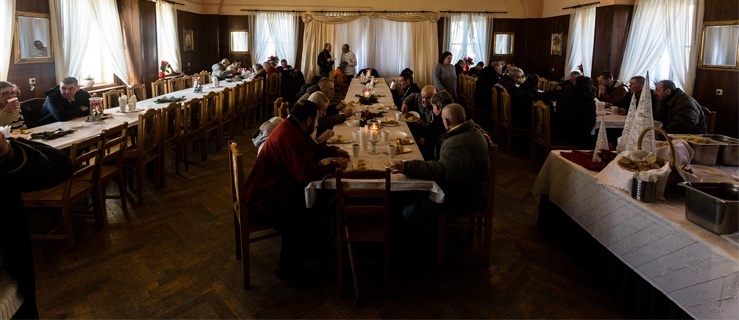Bezdomni na wigilii Caritasu (+zdjęcia)
