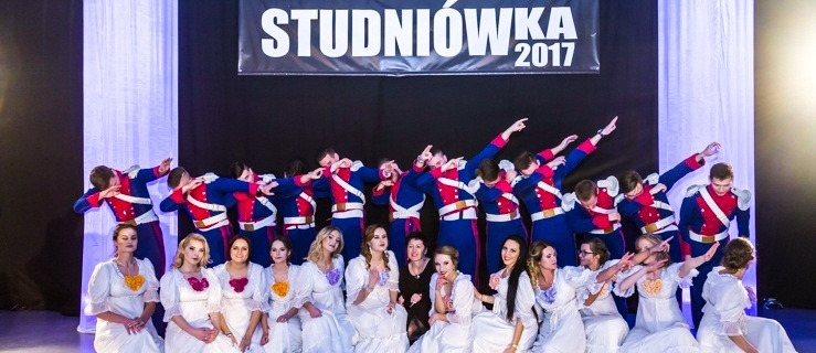 Studniówka III LO. Zobacz zdjęcia i film z balu