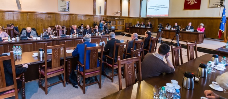 Nowa sieć szkół bez gimnazjów stanie się faktem. Radni przyjęli dwie uchwały 